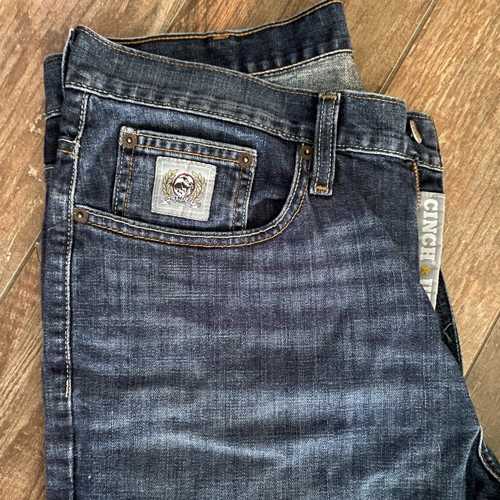 Mens Cinch silver label.   33x34 great condition